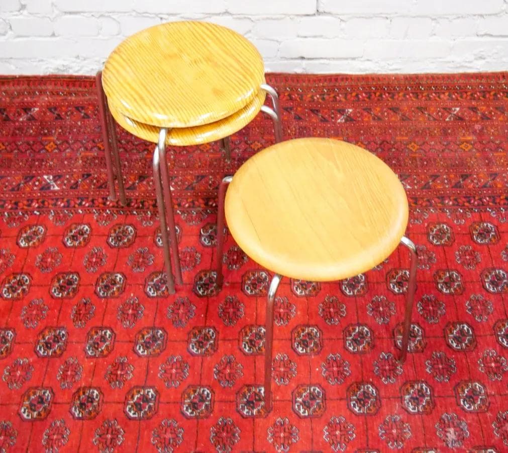 Para taboretów Dot, drewno sosna, stal chrom, proj. A. Jacobsen, dla Fritz Hansen, Dania, lata 60. - 19018