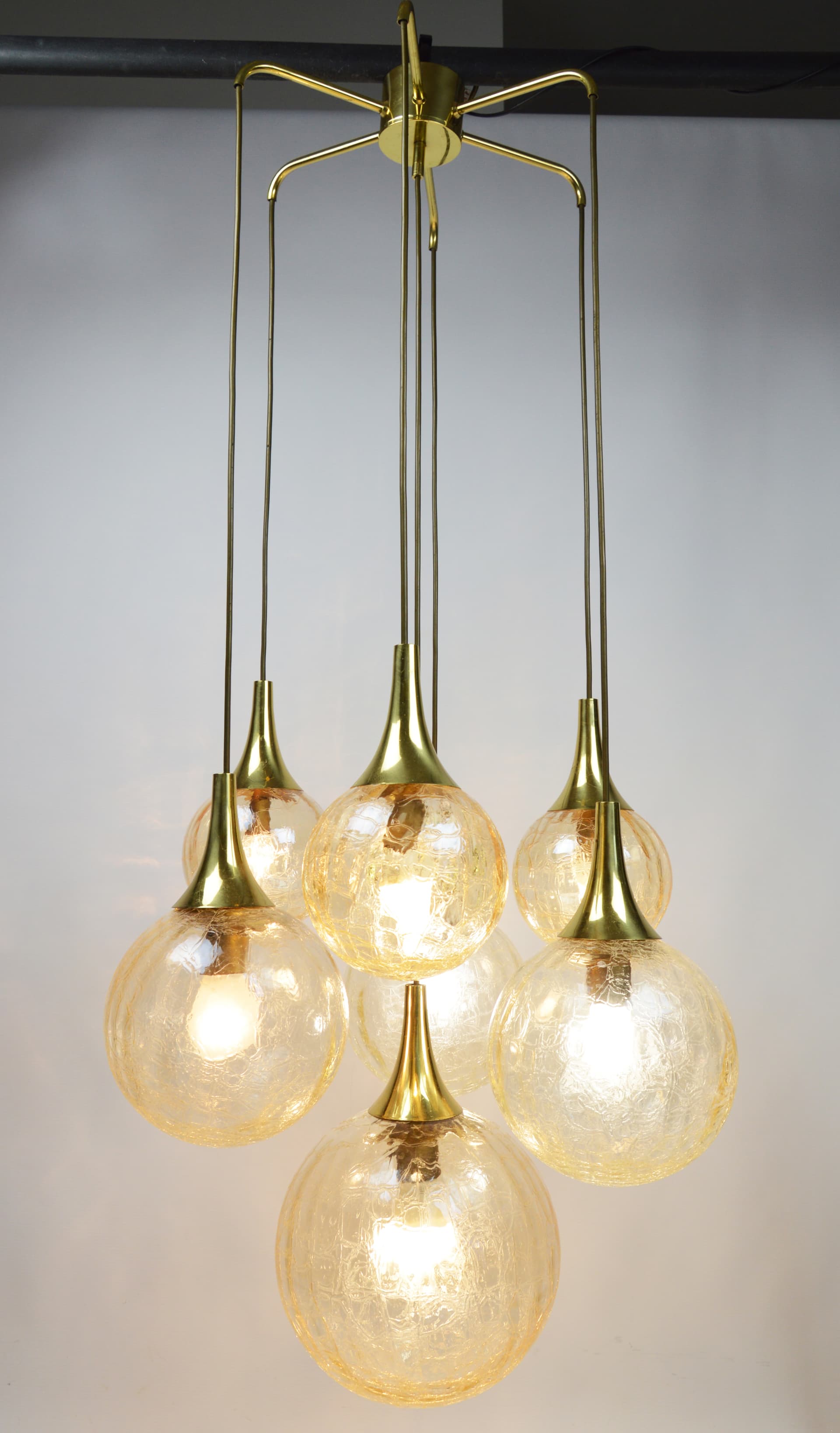 Cascading chandelier, orange glass, brass, 1970s. - 261673