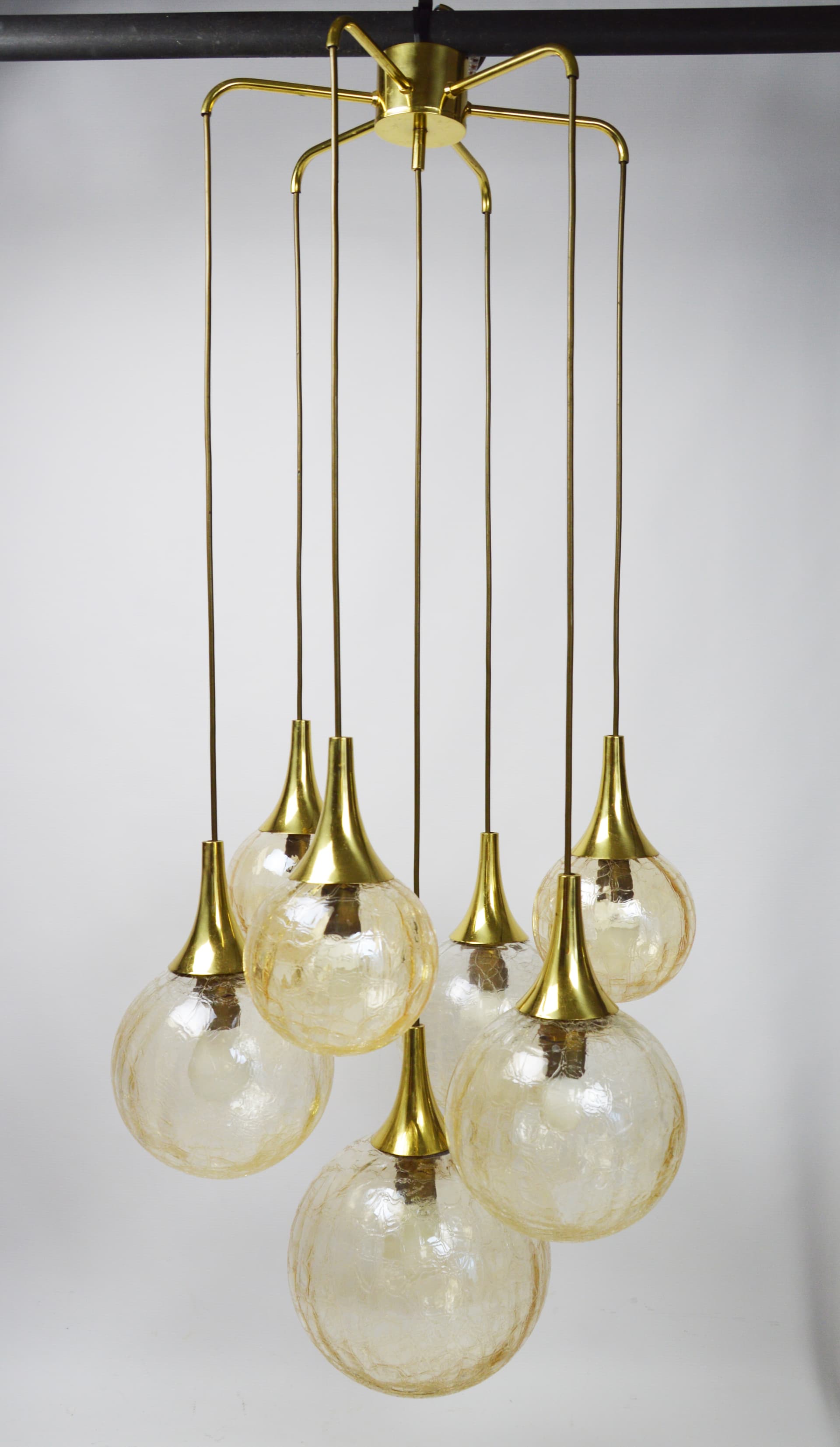 Cascading chandelier, orange glass, brass, 1970s. - 261671