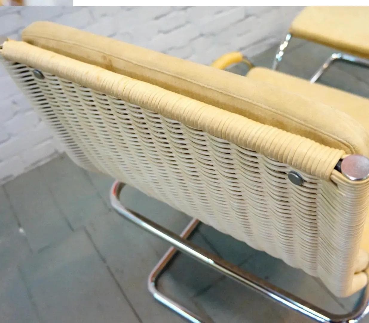 Fotel z podnóżkiem D35, rattan beżowy, stal chromowana, alcantara beżowa, proj. A. Lorenz, Tecta, Niemcy, lata 80. - 18970