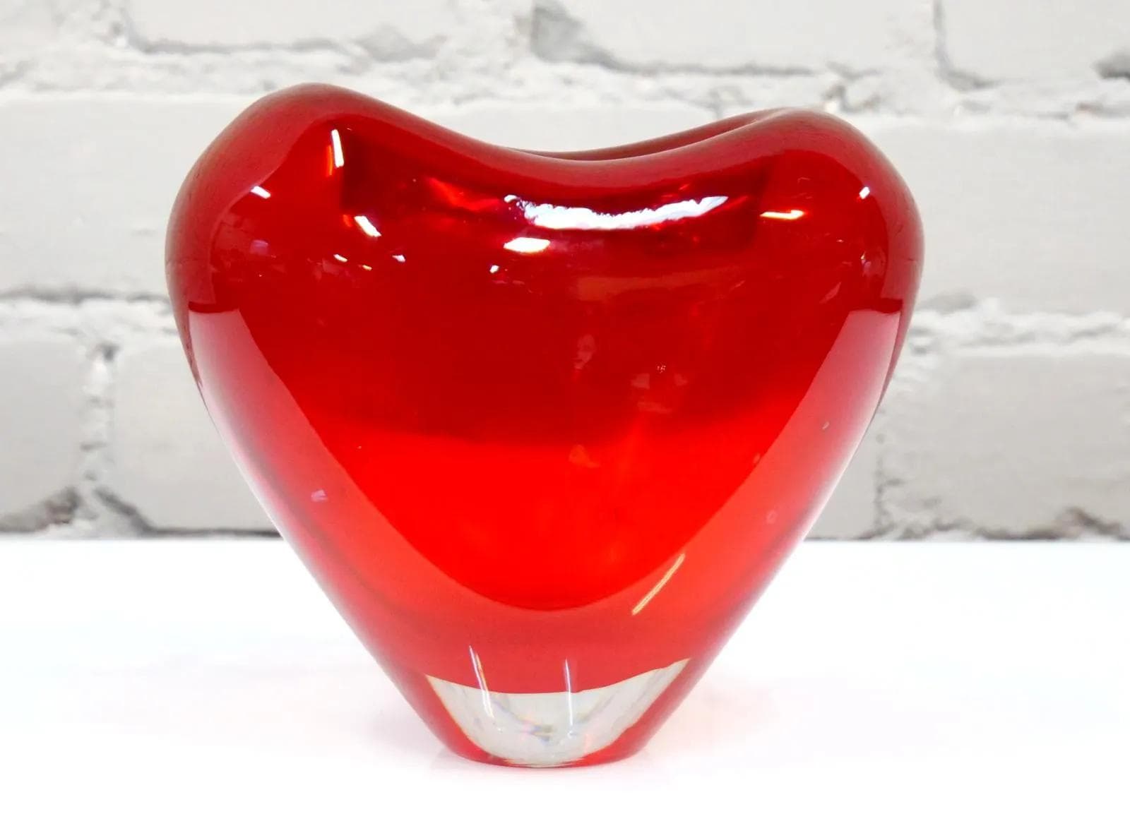 Czerwony wazon z kryształowego szkła, proj. P. Lütken dla Holmegaard, Dania, lata 50. - 19215