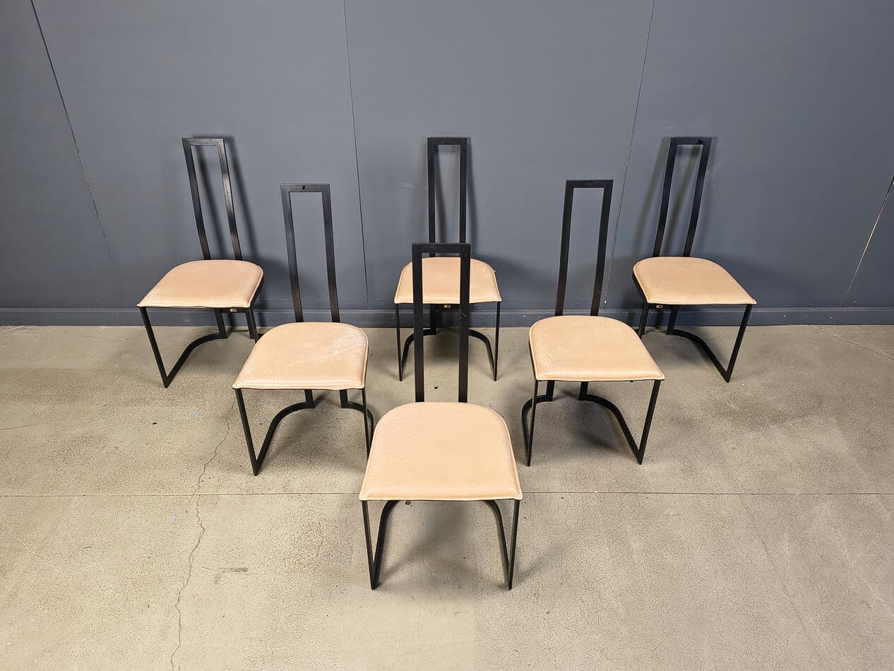 komplet sześciu krzeseł jadalnianych, postmodernizm, skóra beżowa, metal czarny, proj. G. Rinaldi, Włochy, lata 80. - 274545