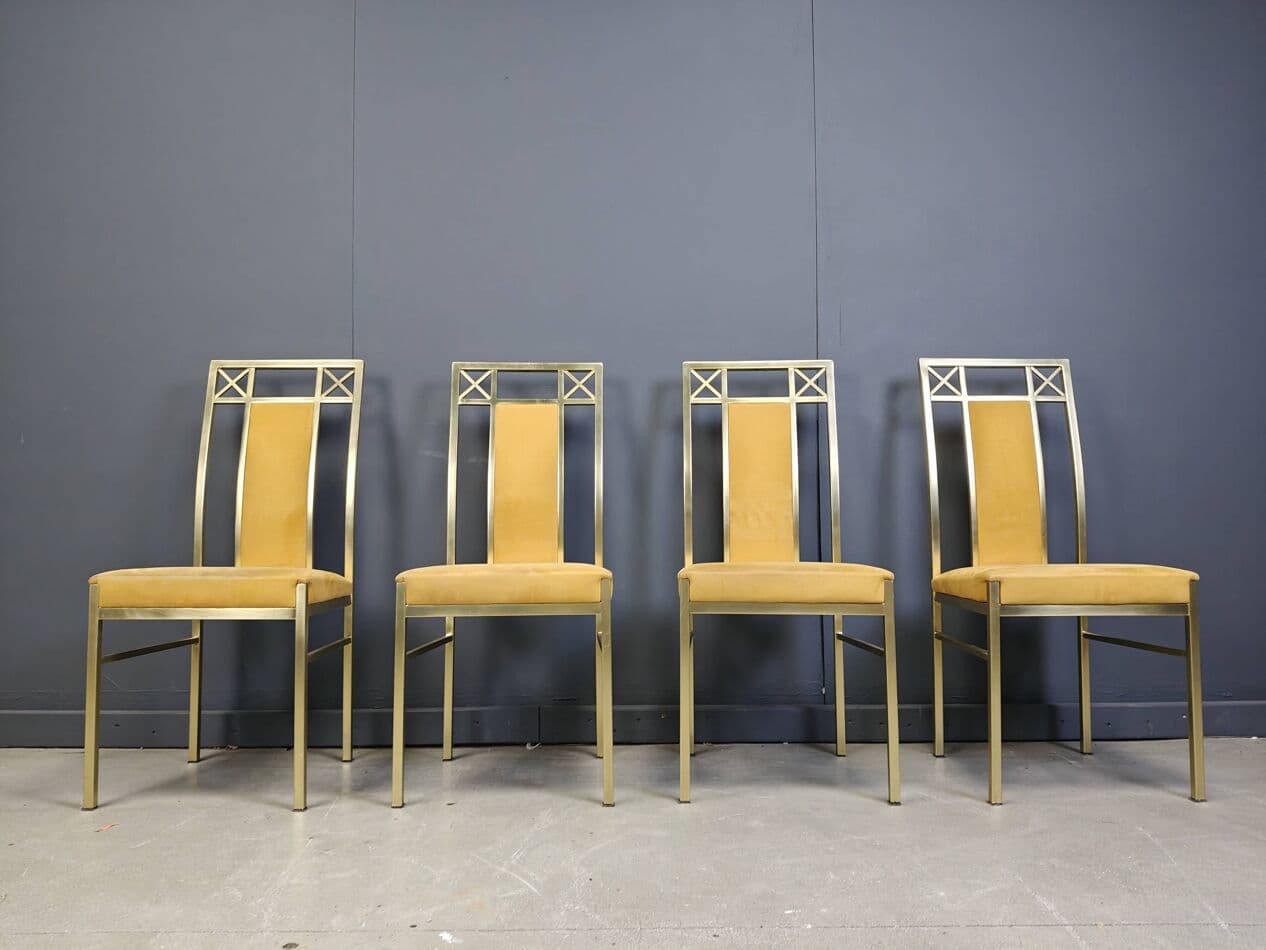 zestaw czterech krzeseł jadalnianych, mosiądz złoty, zamsz musztardowy, Belgia, lata 70. - 273352