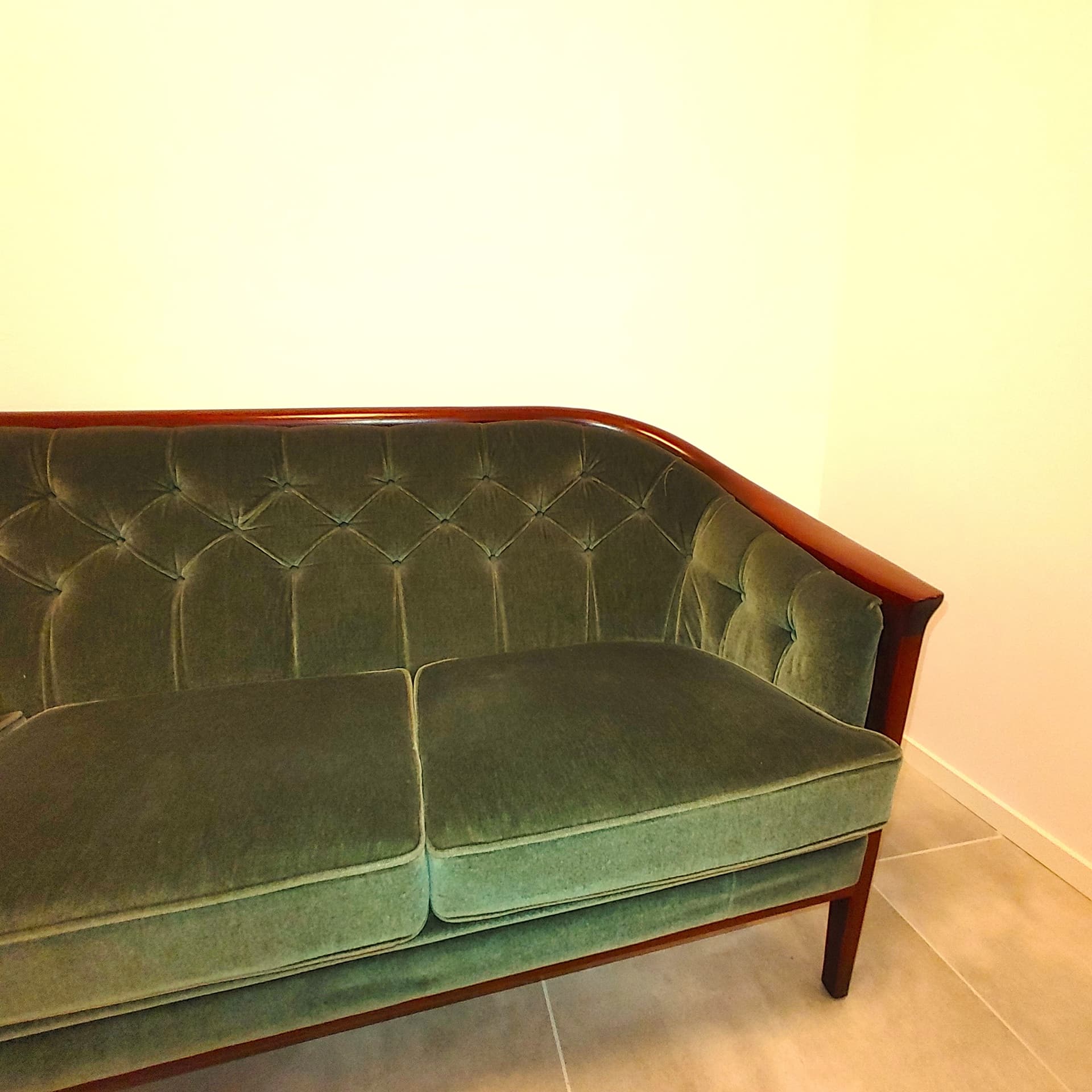 Sofa Aristokrat, olive velvet, walnut, by B. Fragd, Fridhagen, Sweden, 1960s. - 79314