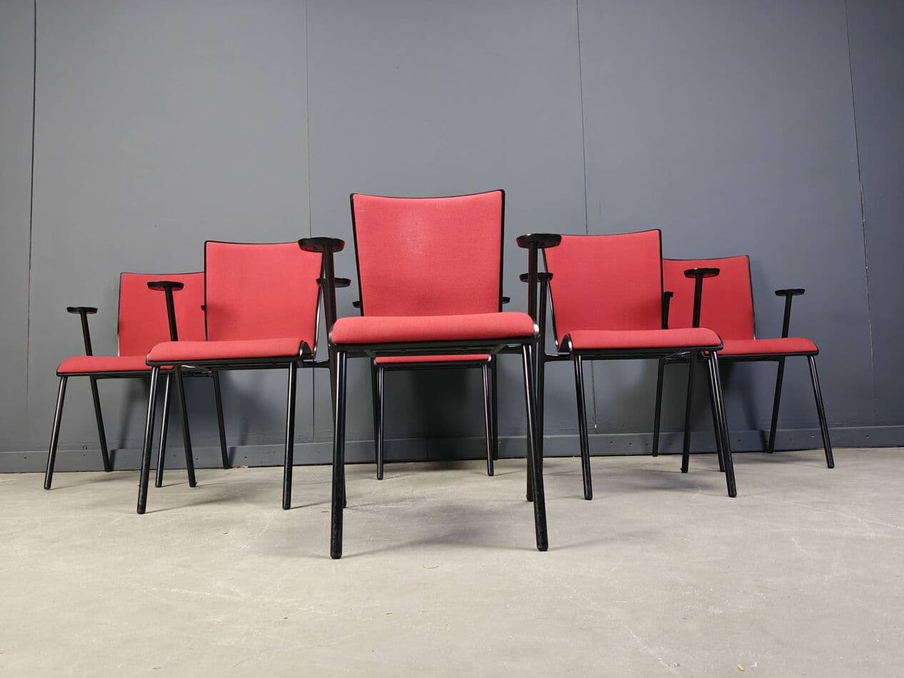 Zestaw sześciu krzeseł Occhio, velvet czerwony, stal czarna, proj. R. Vandebeek, Belgia, pocz. XXI w. - 273112