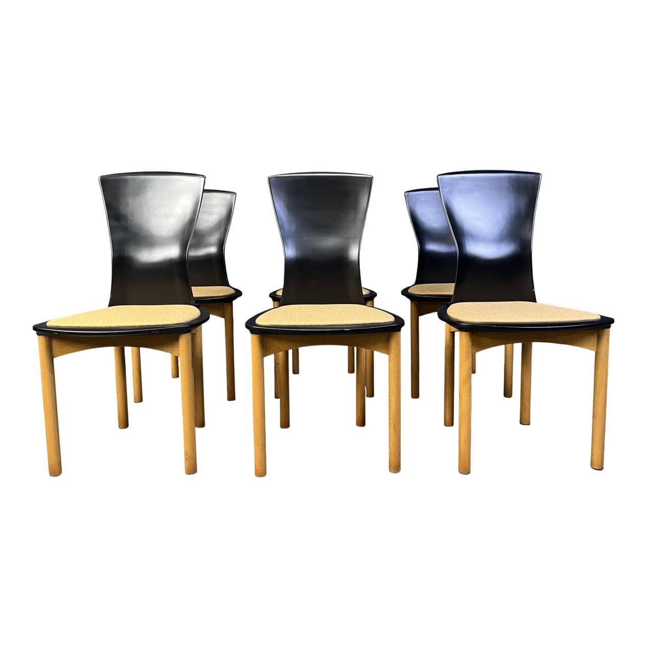 Komplet krzeseł jadalnianych Pelope, drewno czarne, beżowa tkanina, proj. F. Binfarè, Cassina, Włochy, lata 90.