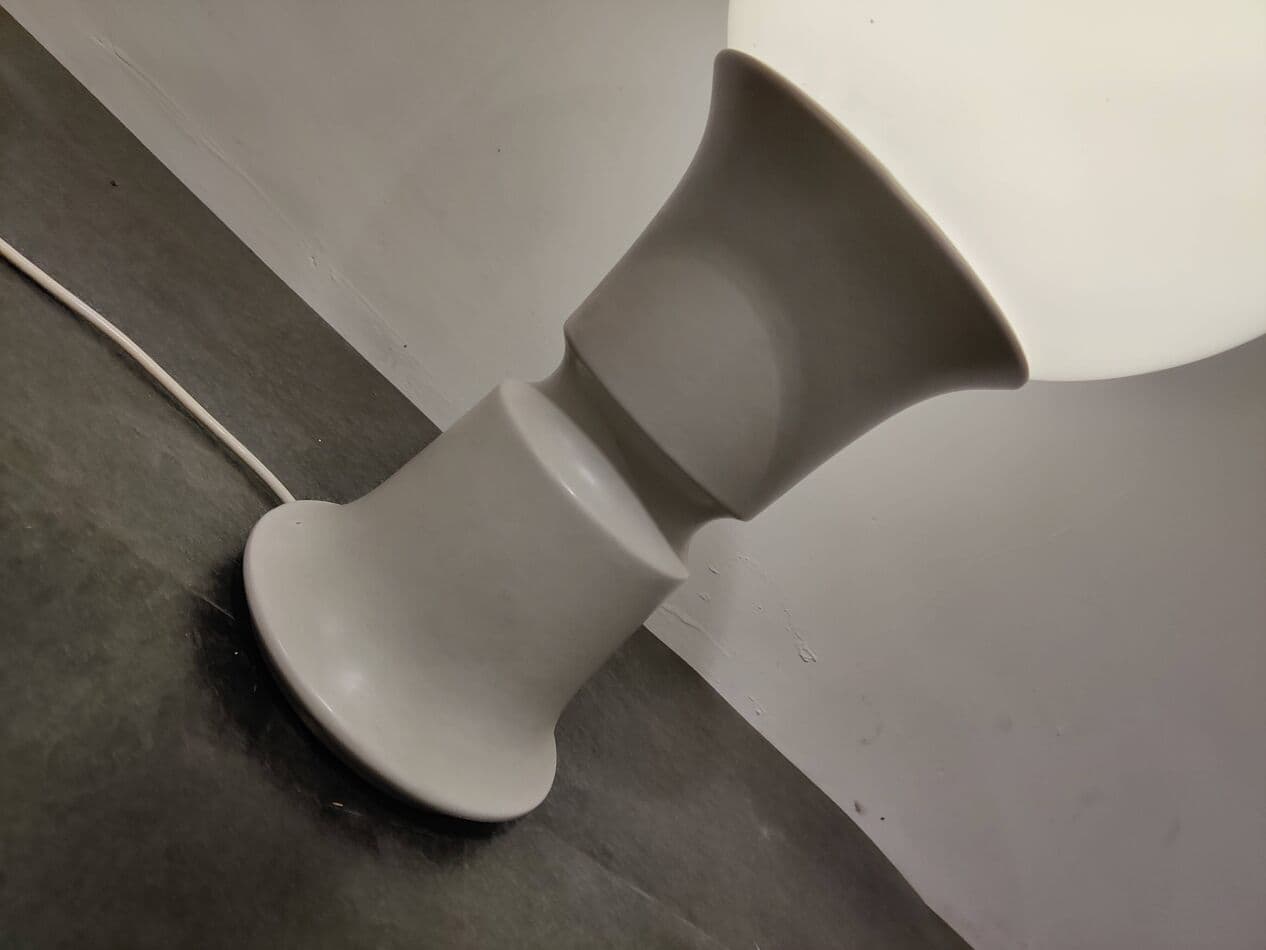 Lampa stołowa Space Age, szkło opalizujące białe, ceramika szara, Włochy, lata 70. - 272704