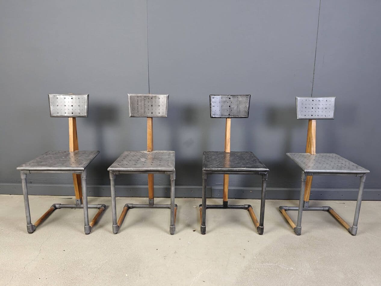 zestaw czterech krzeseł industrialnych, szary, metal, Belgia, lata 70. - 272494