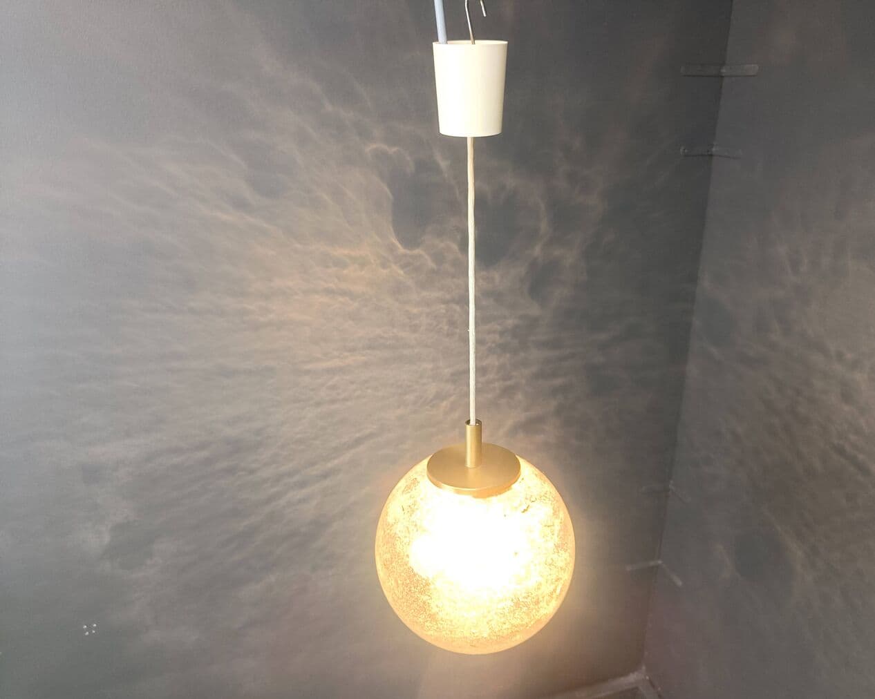 Lampa wisząca, kula, szkło przezroczyste, metal złoty, Doria Leuchten, Niemcy, lata 60. - 272185