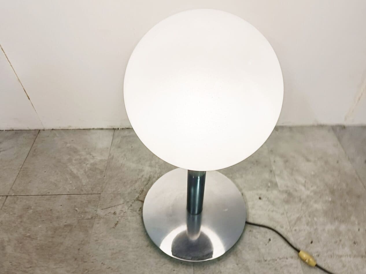 Lampa stołowa, szkło mlecznobiałe, chrom szary, Włochy, lata 60. - 271723