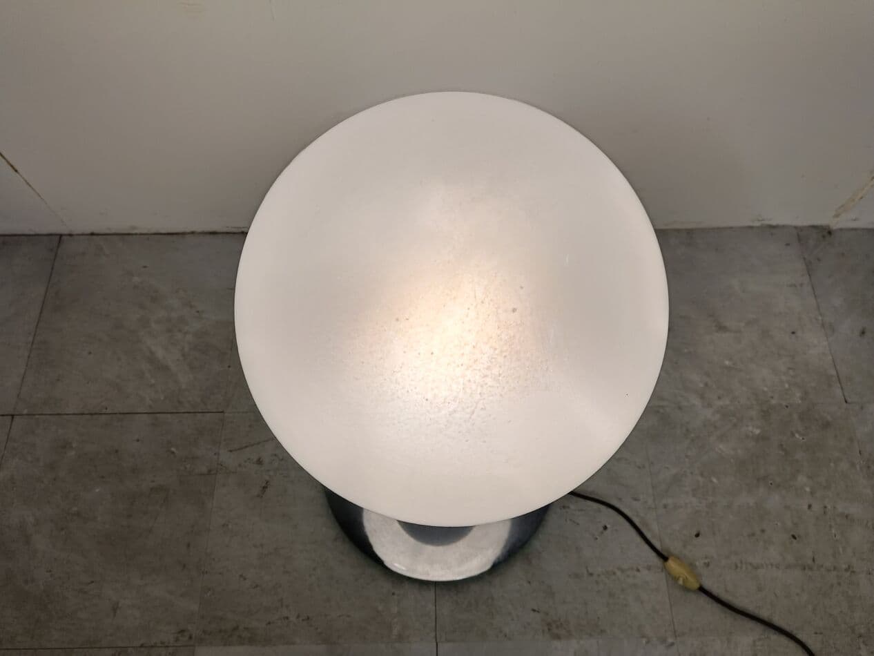 Lampa stołowa, szkło mlecznobiałe, chrom szary, Włochy, lata 60. - 271726