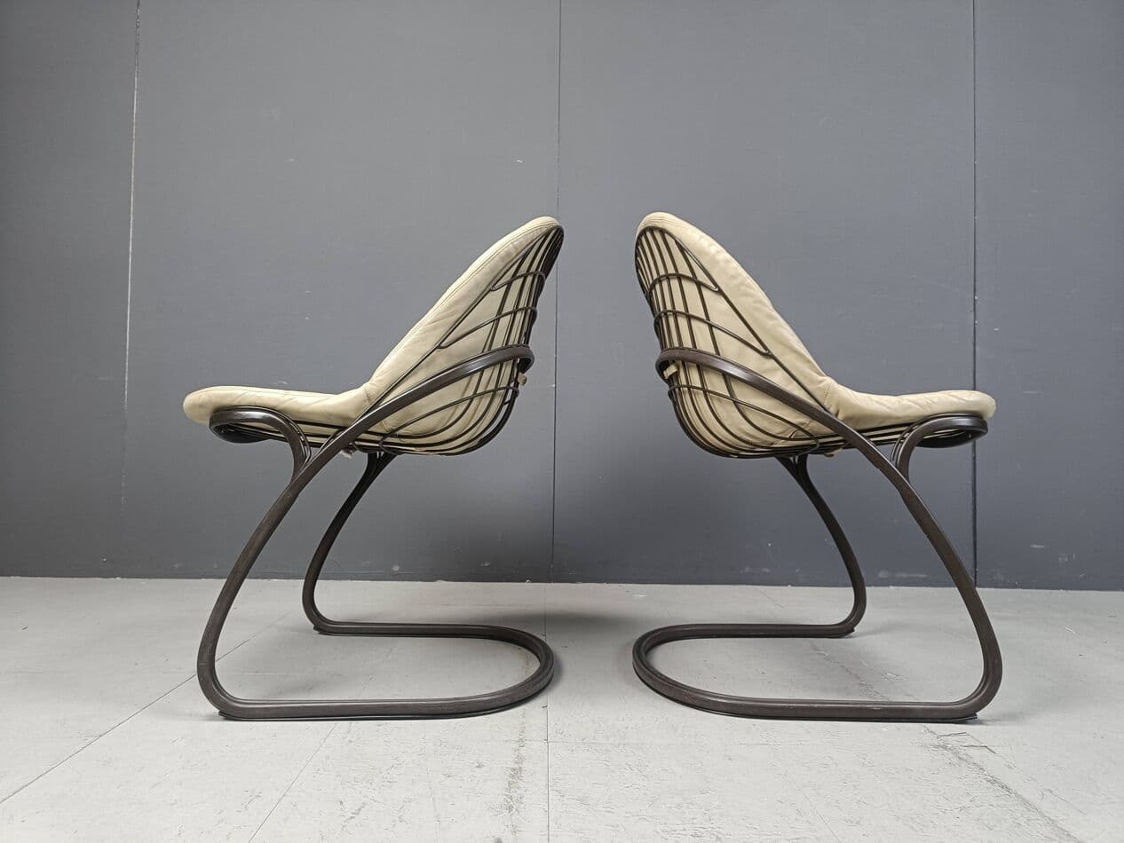 zestaw pięciu krzeseł jadalnianych Pascale, skóra beżowa, metal ciemnobrązowy, proj. G. Rinaldi, Włochy, lata 70. - 271611