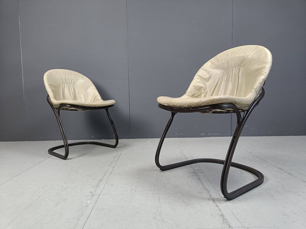 zestaw pięciu krzeseł jadalnianych Pascale, skóra beżowa, metal ciemnobrązowy, proj. G. Rinaldi, Włochy, lata 70. - 271625