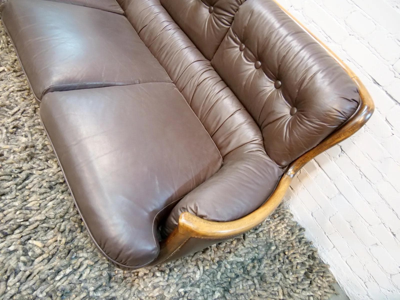 Sofa Arts & Crafts, skóra brąz ciemny, orzech, Europa, lata 50. - 19339