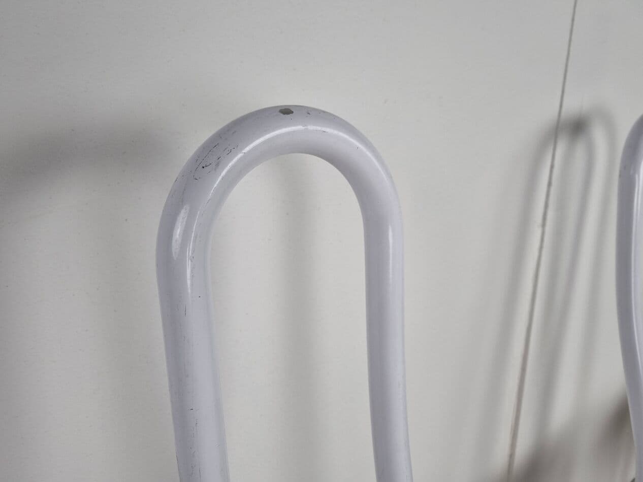 Zestaw czterech krzeseł postmodernistycznych, metal biały, buk, rattan, Włochy, lata 60. - 270904