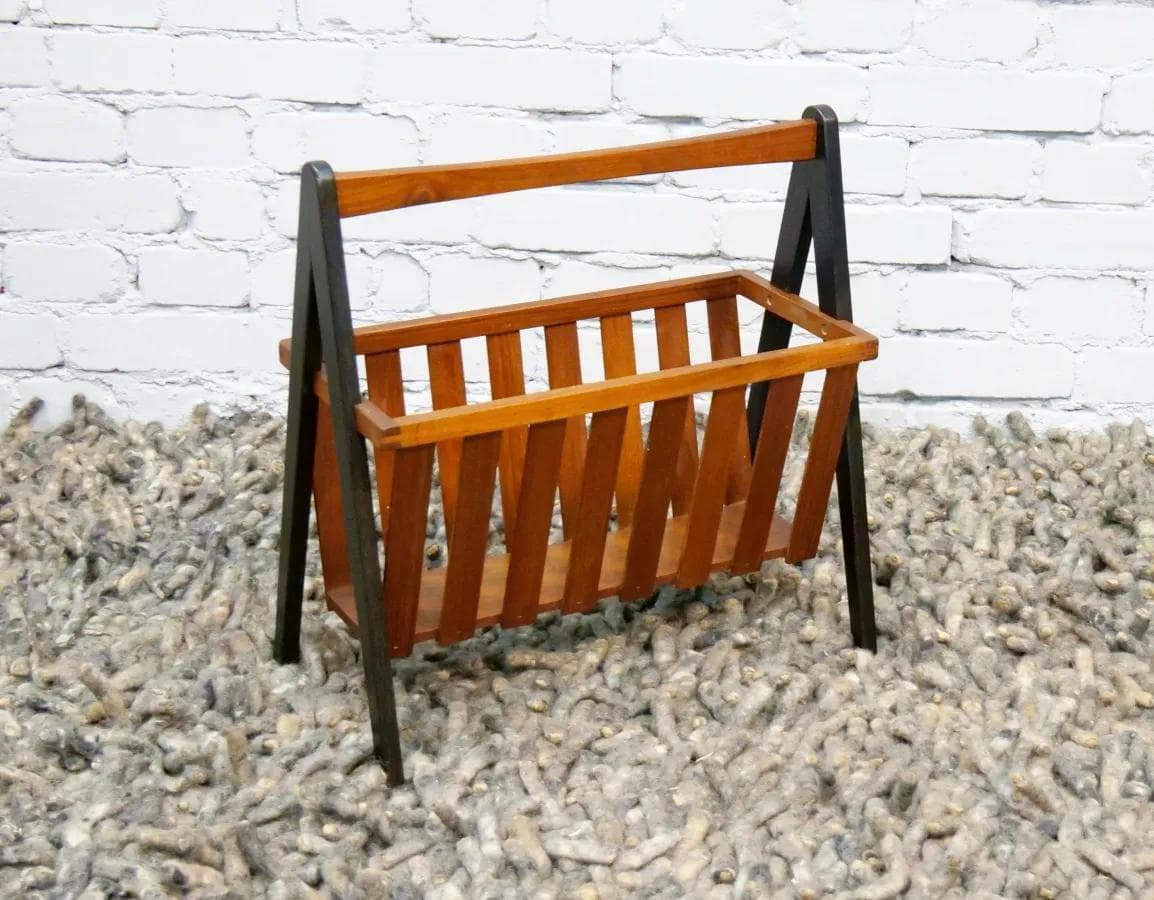 Gazetnik, brązowy teak, drewno czarne, Dania, lata 60. - 19284