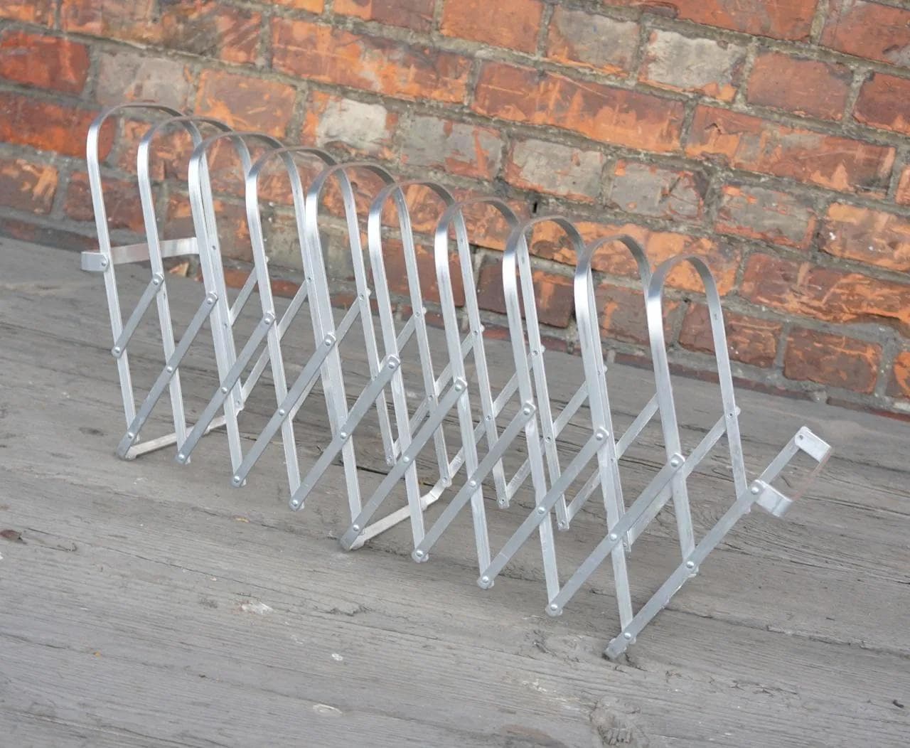 Grey Metal Magazine Rack / Vinyl Record Organizer, Italy, 1970s - 19451