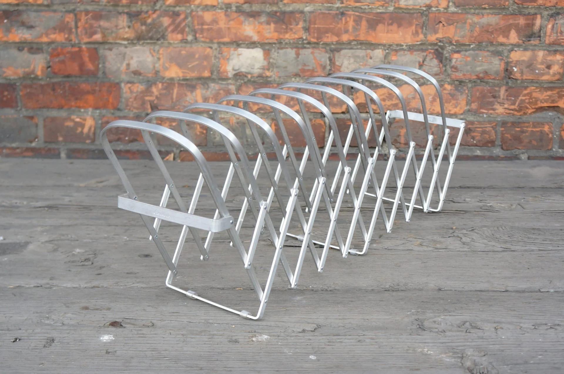 Grey Metal Magazine Rack / Vinyl Record Organizer, Italy, 1970s - 19454