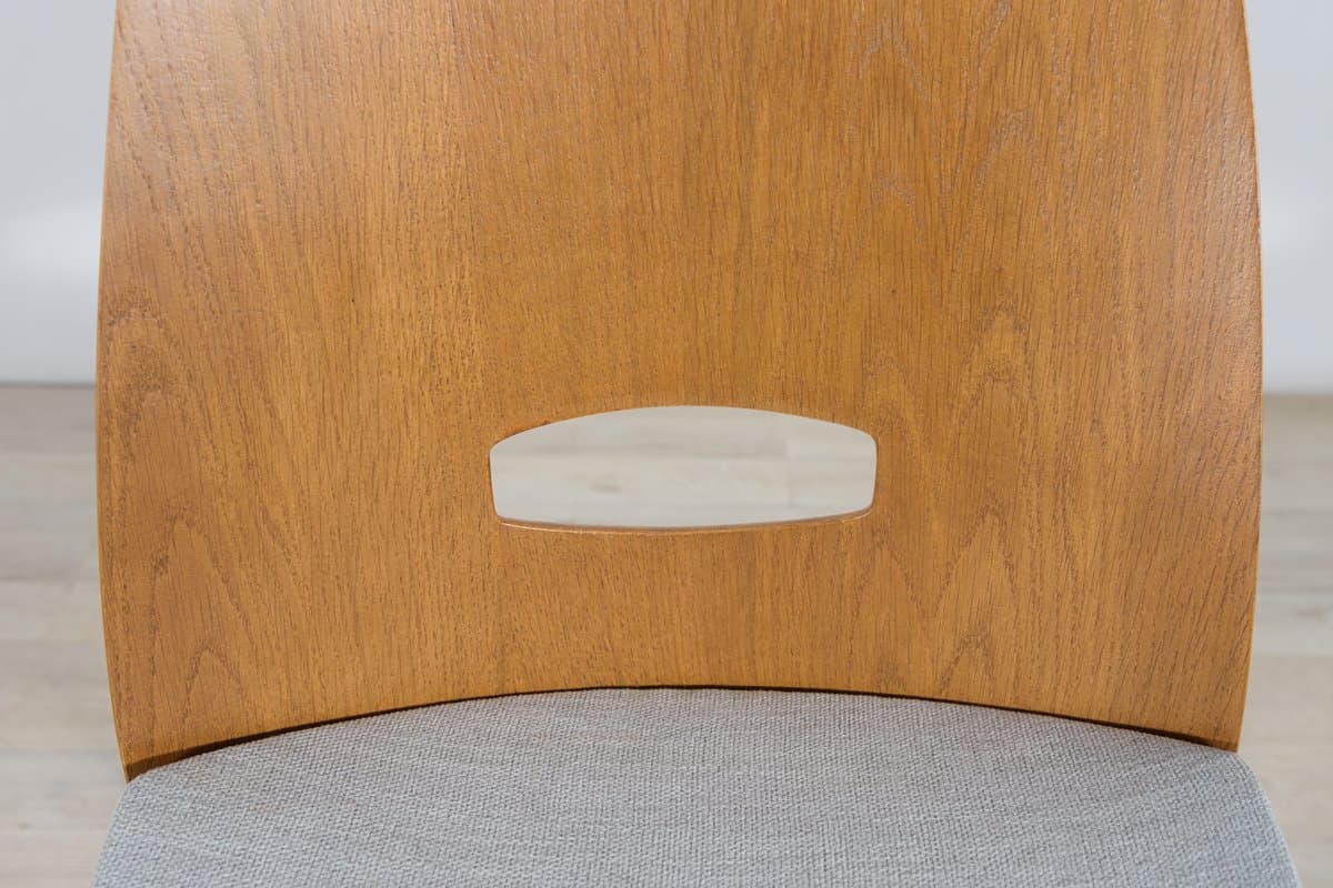 Komplet czterech krzeseł, dąb jasnoszary, szara tkanina, proj. F. Jirak, Tatra Nabytok, Czechosłowacja, lata 60. - 261822