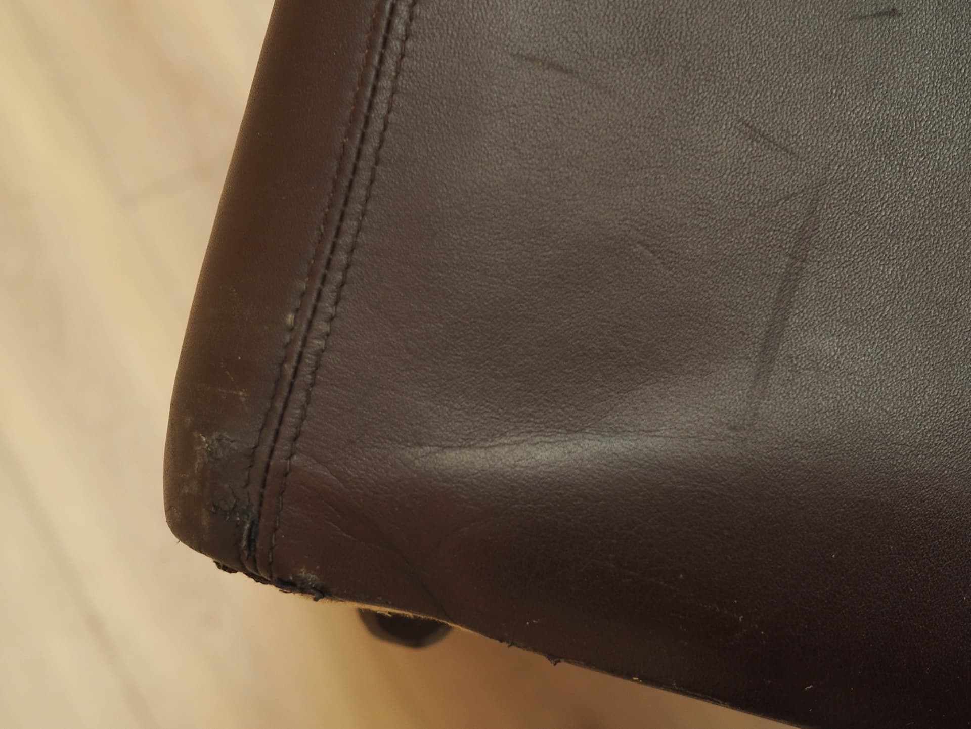 Fotel, skóra brązowa, Włochy, lata 60. - 261895