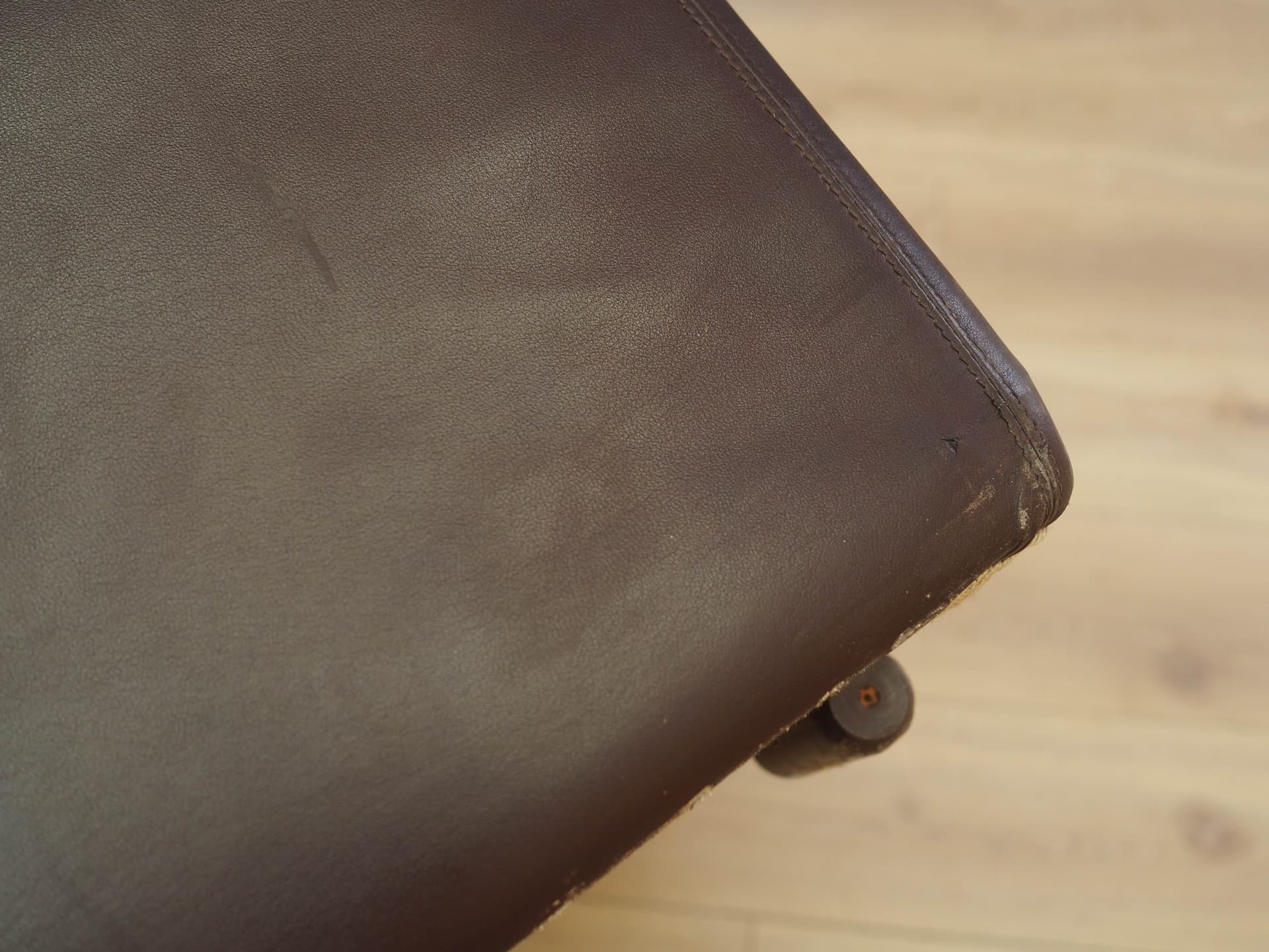 Fotel, skóra brązowa, Włochy, lata 60. - 261898