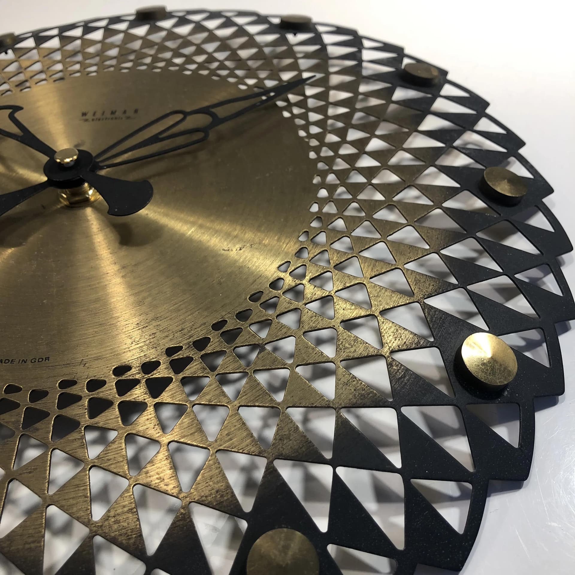 Zegar ścienny, stal czarna, mosiądz złoty, Weimar Electronic, Niemcy, lata 70. - 19582