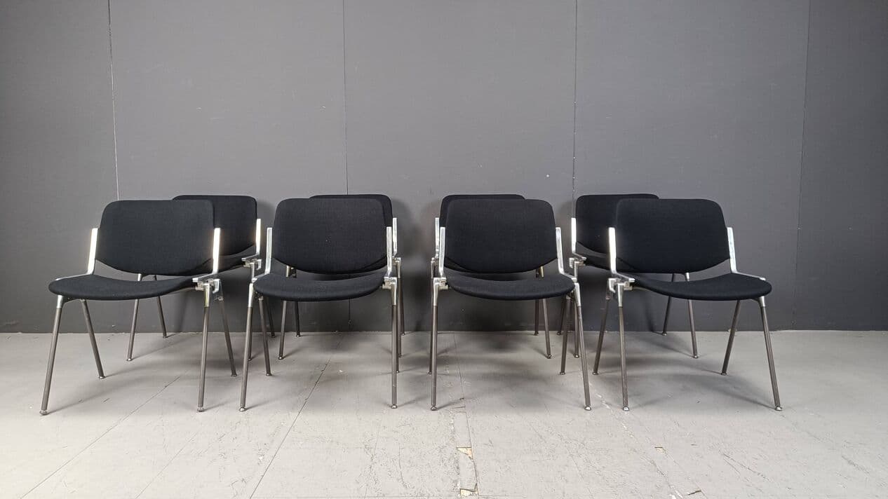 zestaw ośmiu krzeseł Dsc 106, tkanina czarna, chrom, proj. G. Piretti, Castelli, Włochy, lata 70. - 267933