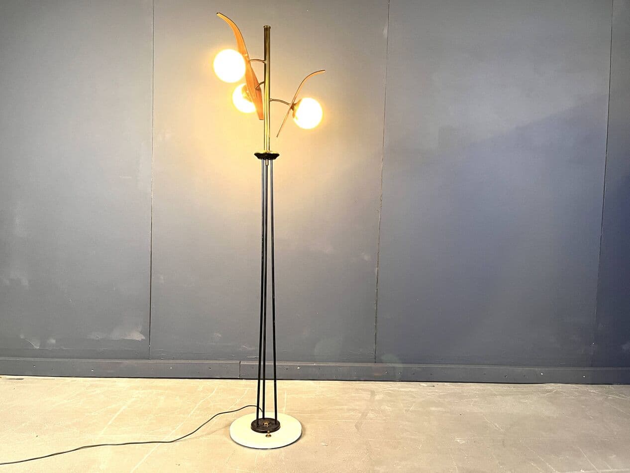 Lampa podłogowa, teak brązowy, mosiądz złoty, metal czarny, szkło białe, marmur biały, Stilnovo, Włochy, lata 60. - 267394