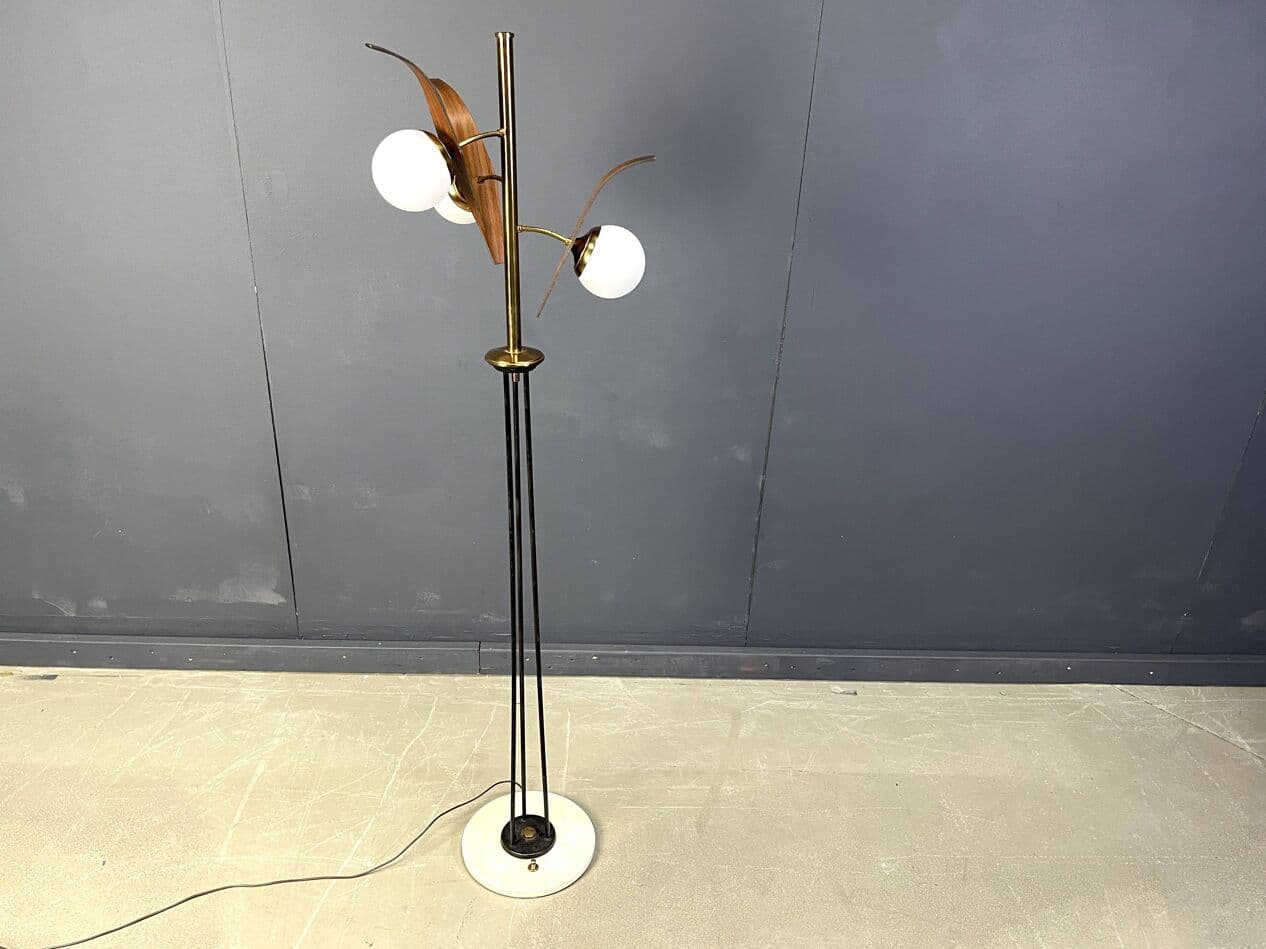 Lampa podłogowa, teak brązowy, mosiądz złoty, metal czarny, szkło białe, marmur biały, Stilnovo, Włochy, lata 60. - 267390