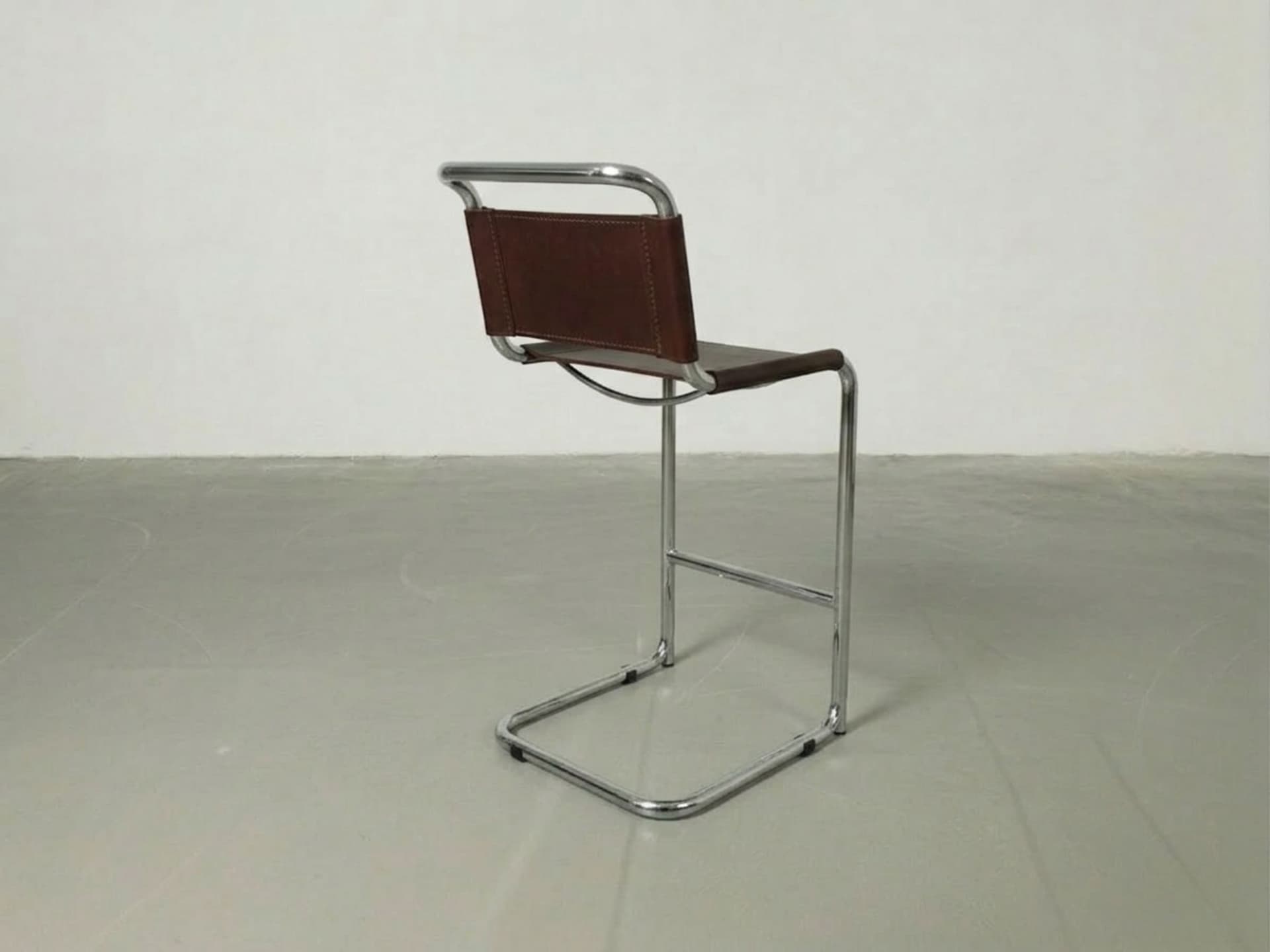 Hoker z giętej stali inspirowany proj. S33 M. Stam, bordowy, skóra naturalna - 262163