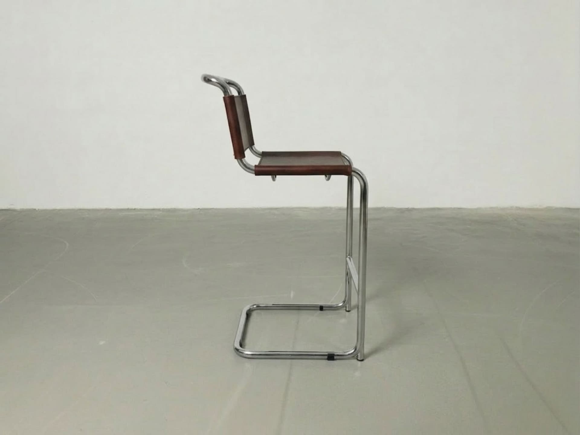 Hoker z giętej stali inspirowany proj. S33 M. Stam, bordowy, skóra naturalna - 262161