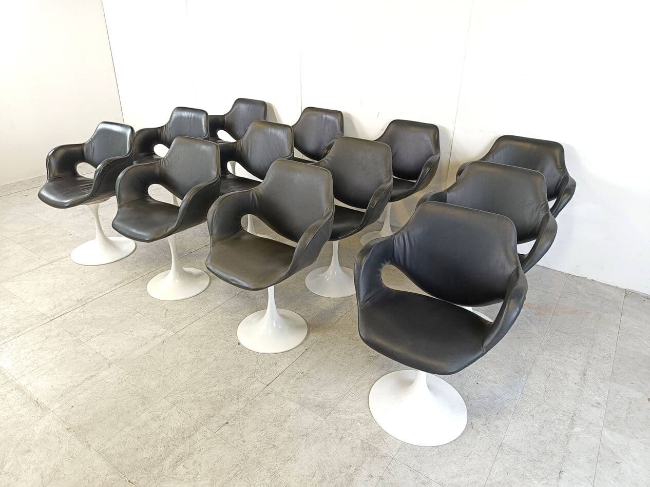 zestaw dwunastu krzeseł jadalnianych Euro FV tulip, skaj czarny, metal biały, Belgia, lata 70. - 266500