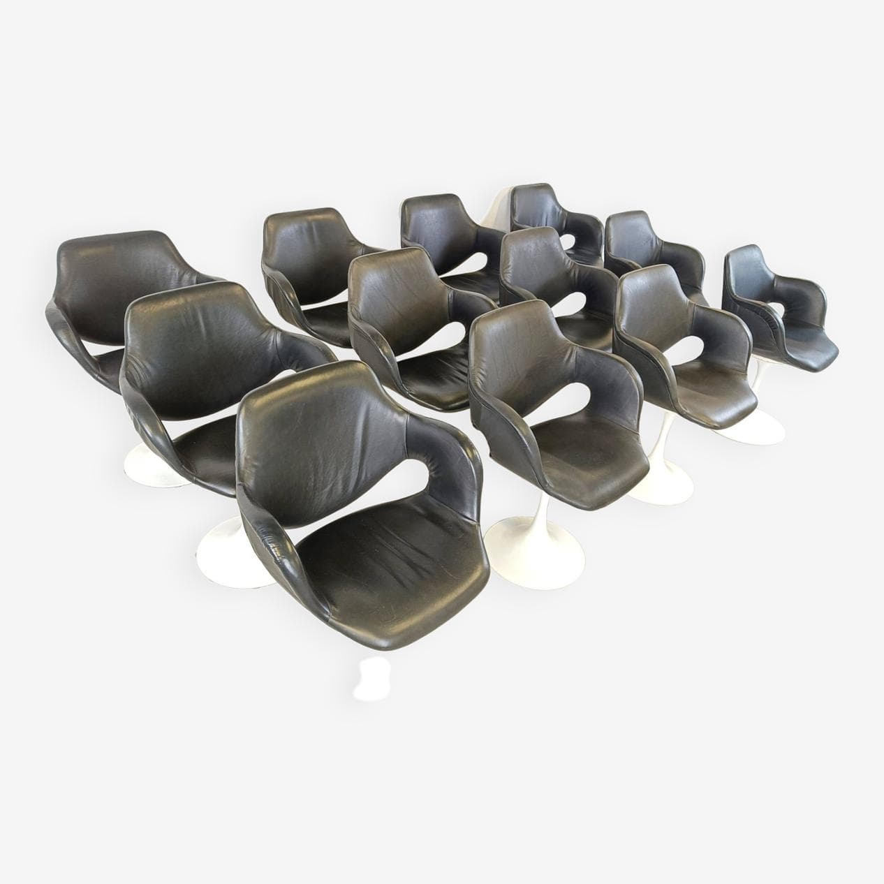 zestaw dwunastu krzeseł jadalnianych Euro FV tulip, skaj czarny, metal biały, Belgia, lata 70. - 266495