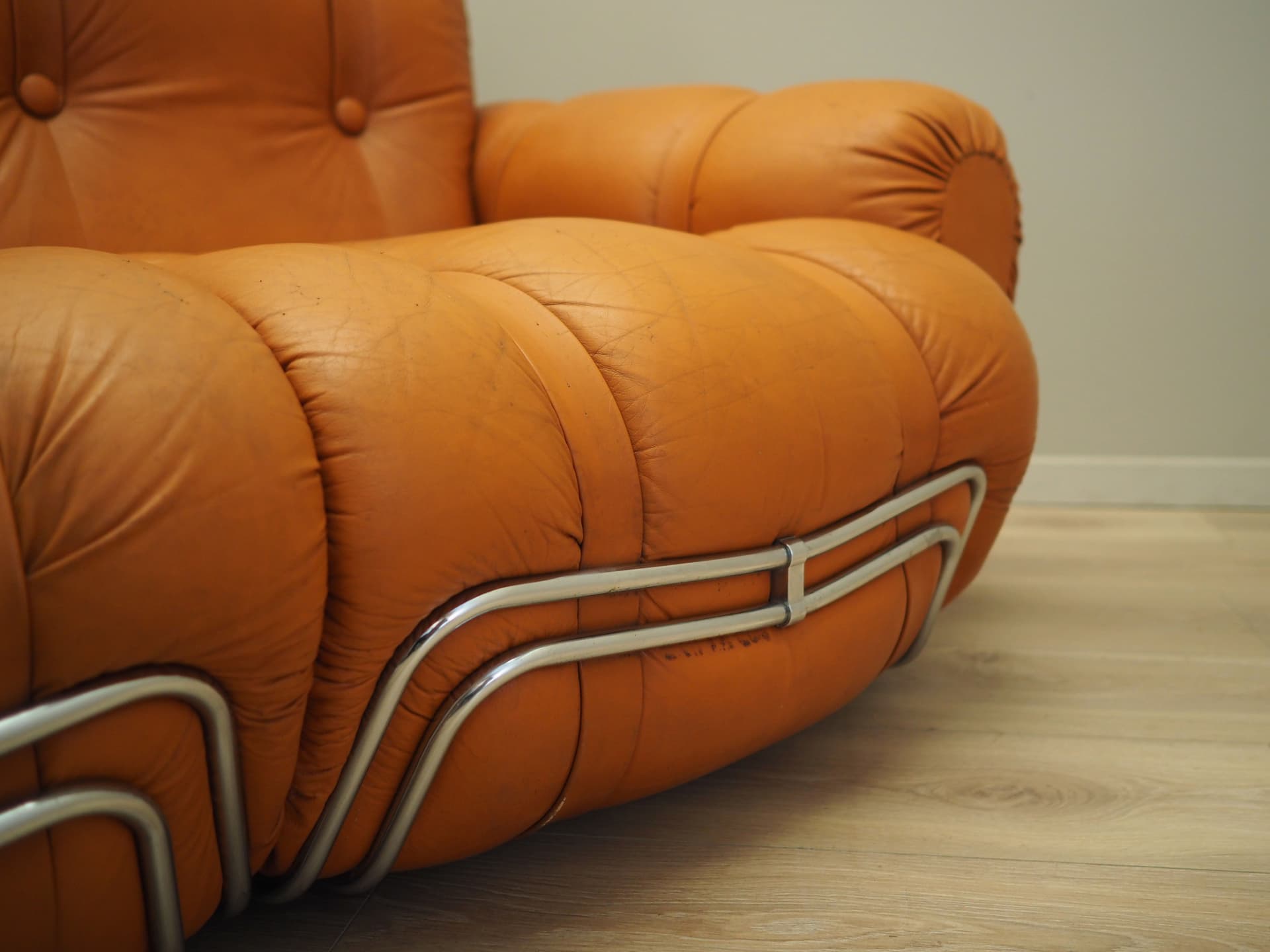 Sofa Space Age, ekoskóra pomarańczowa, metal chromowany, Włochy, lata 60. - 76542