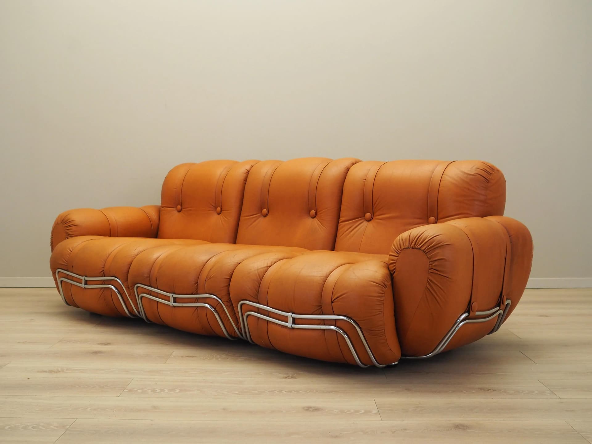 Sofa Space Age, ekoskóra pomarańczowa, metal chromowany, Włochy, lata 60. - 19714