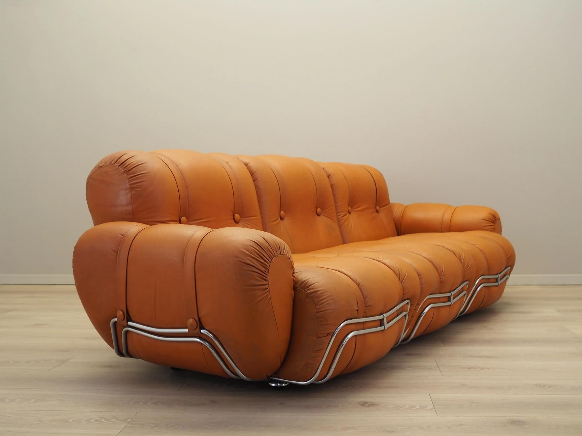 Sofa Space Age, ekoskóra pomarańczowa, metal chromowany, Włochy, lata 60. - 19717