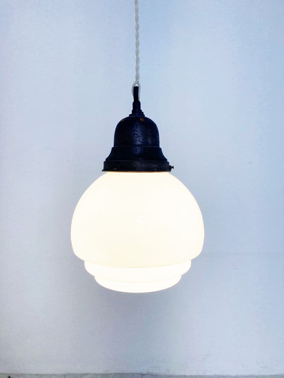 Lampa wisząca Art Deco, opalowe szkło białe, Belgia, lata 30. - 266032