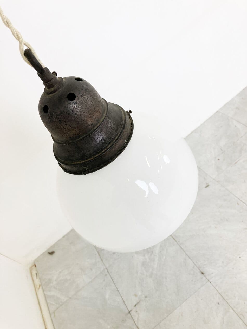 Lampa wisząca Art Deco, opalowe szkło białe, Belgia, lata 30. - 266028