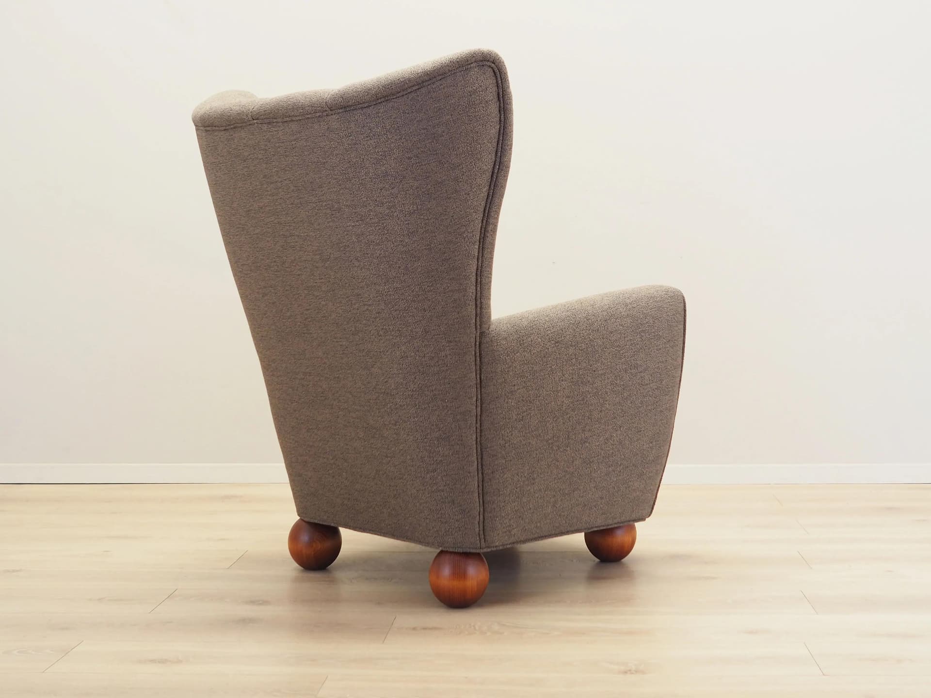 Fotel wypoczynkowy, skandynawski, tkanina brąz, drewno brązowy, Dania, lata 60. - 19681