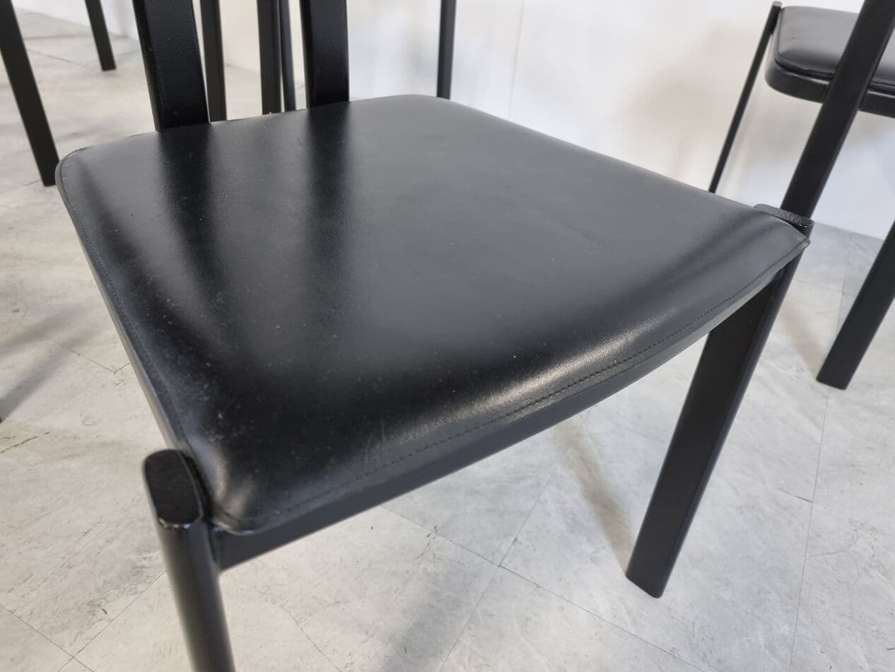 Komplet sześciu krzeseł do jadalni postmodernistycznych, metal czarny, Włochy, lata 80. - 265586