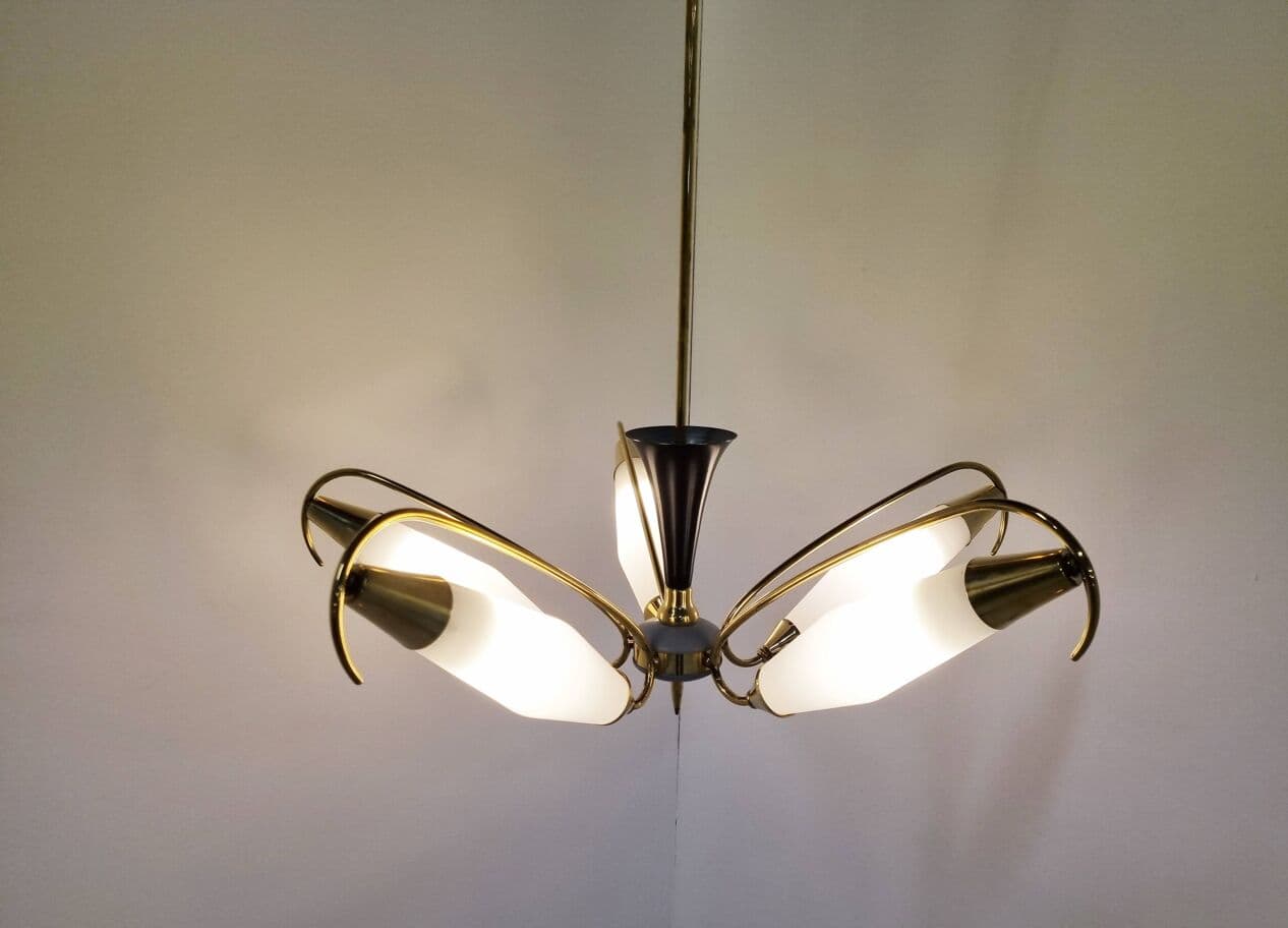Żyrandol, Mid-Century Modern, mosiądz złoty, szkło białe, metal czarny, Włochy, lata 60. - 265294