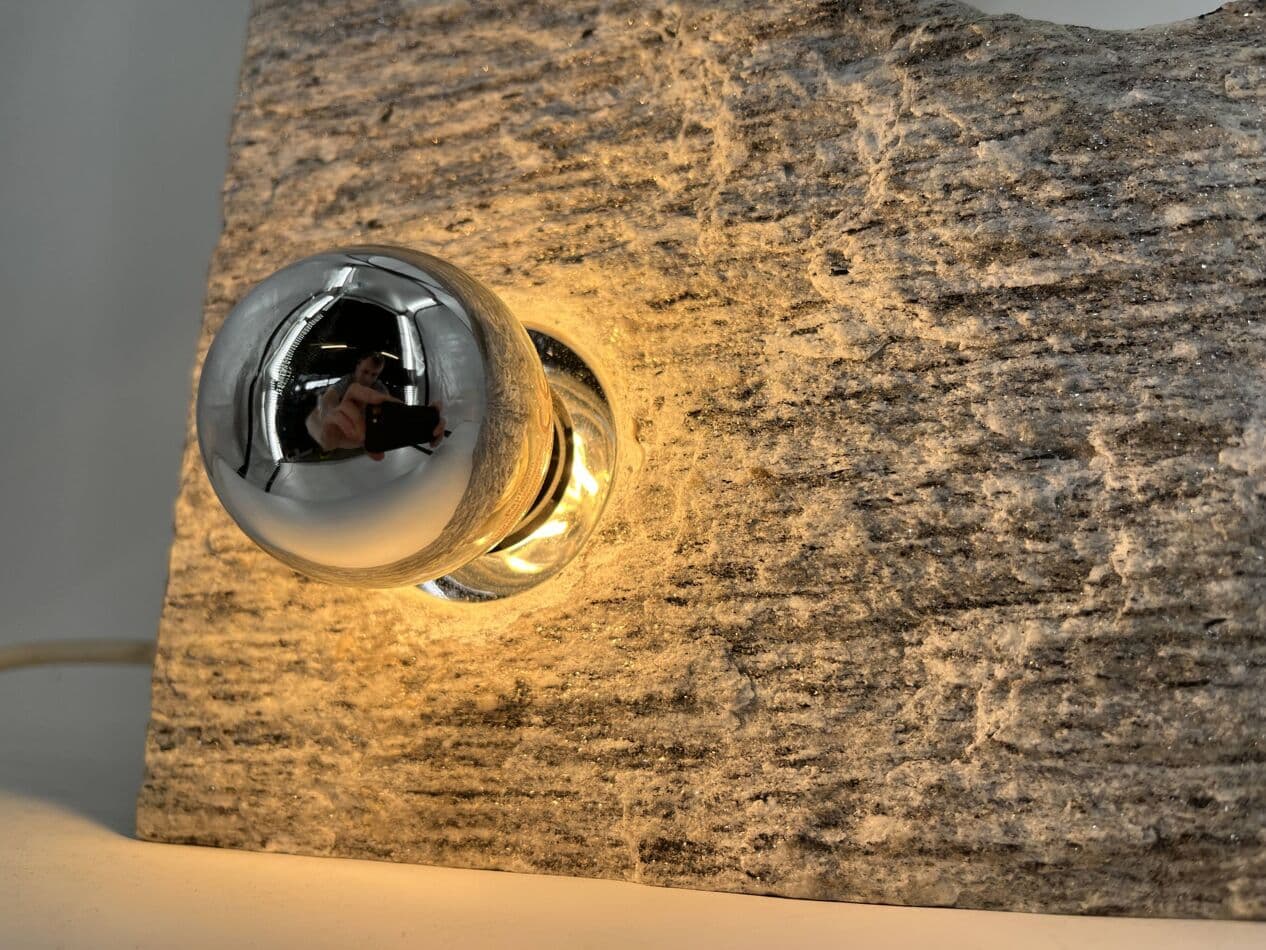 Lampa stołowa postmodernistyczna, granit szary, chrom, tkanina czarna, Włochy, lata 70. - 264937