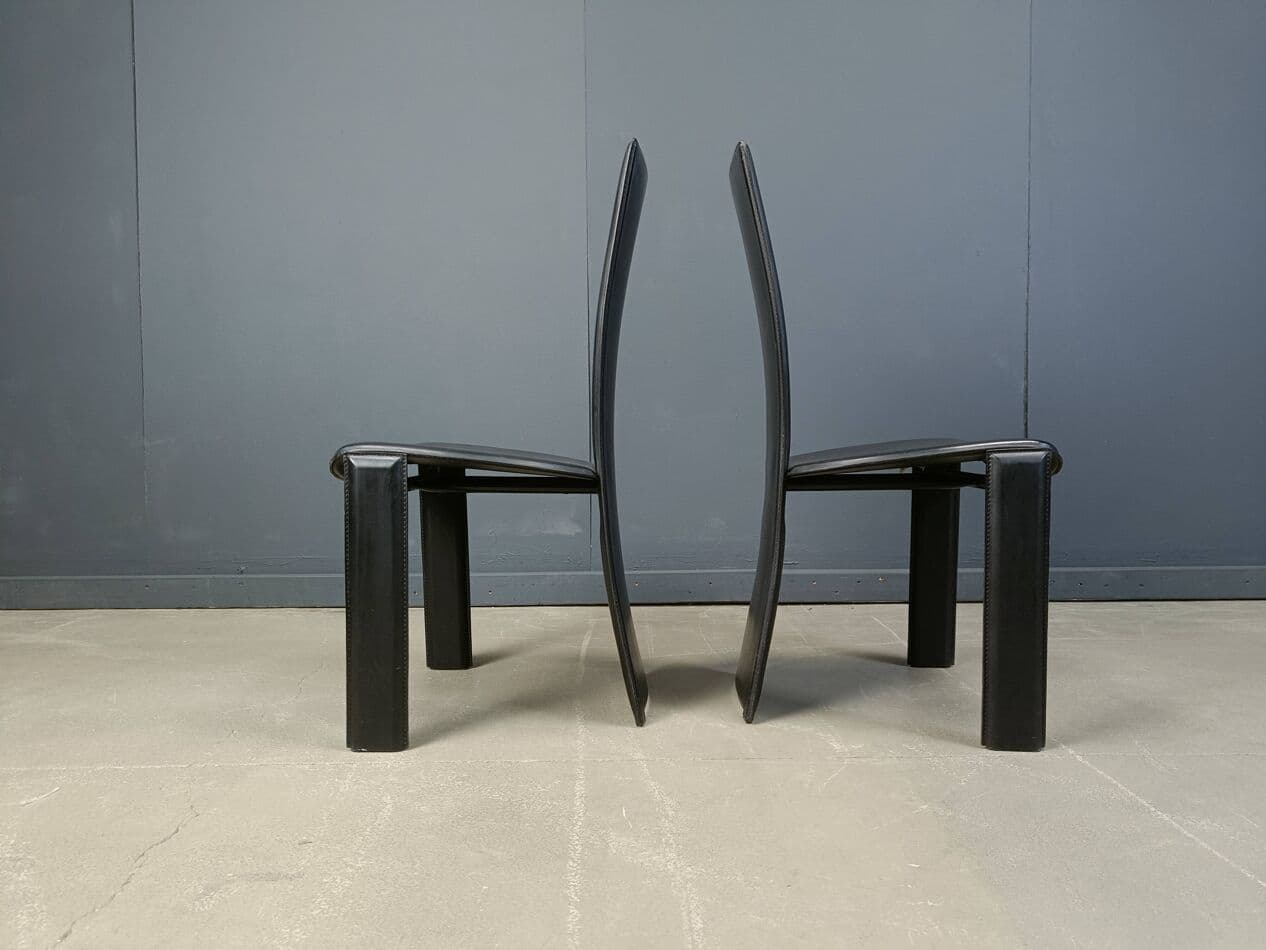 Komplet sześciu krzeseł jadalnianych, skóra czarna, proj. P. Costantini, Włochy, lata 80. - 264566