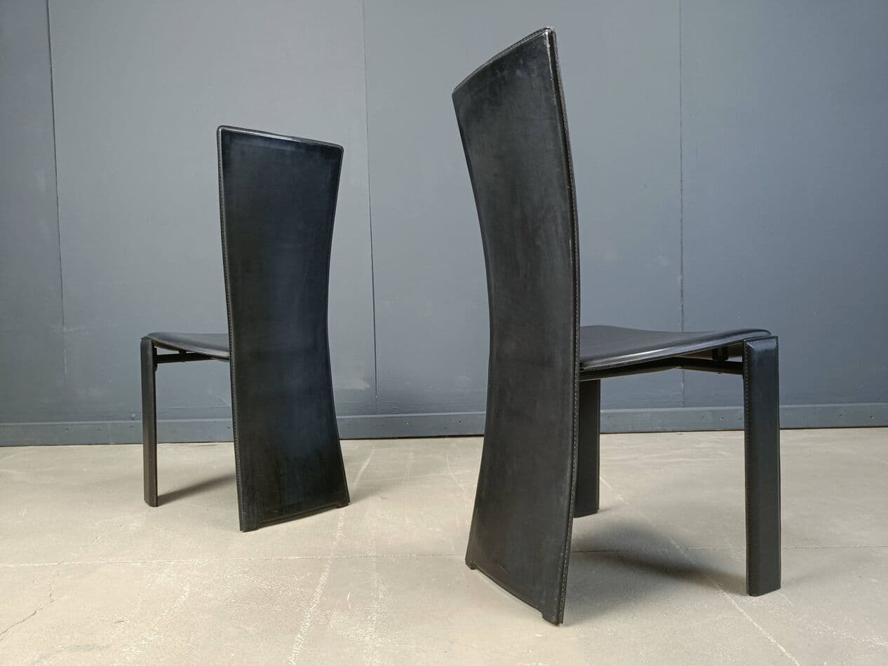 Komplet sześciu krzeseł jadalnianych, skóra czarna, proj. P. Costantini, Włochy, lata 80. - 264572