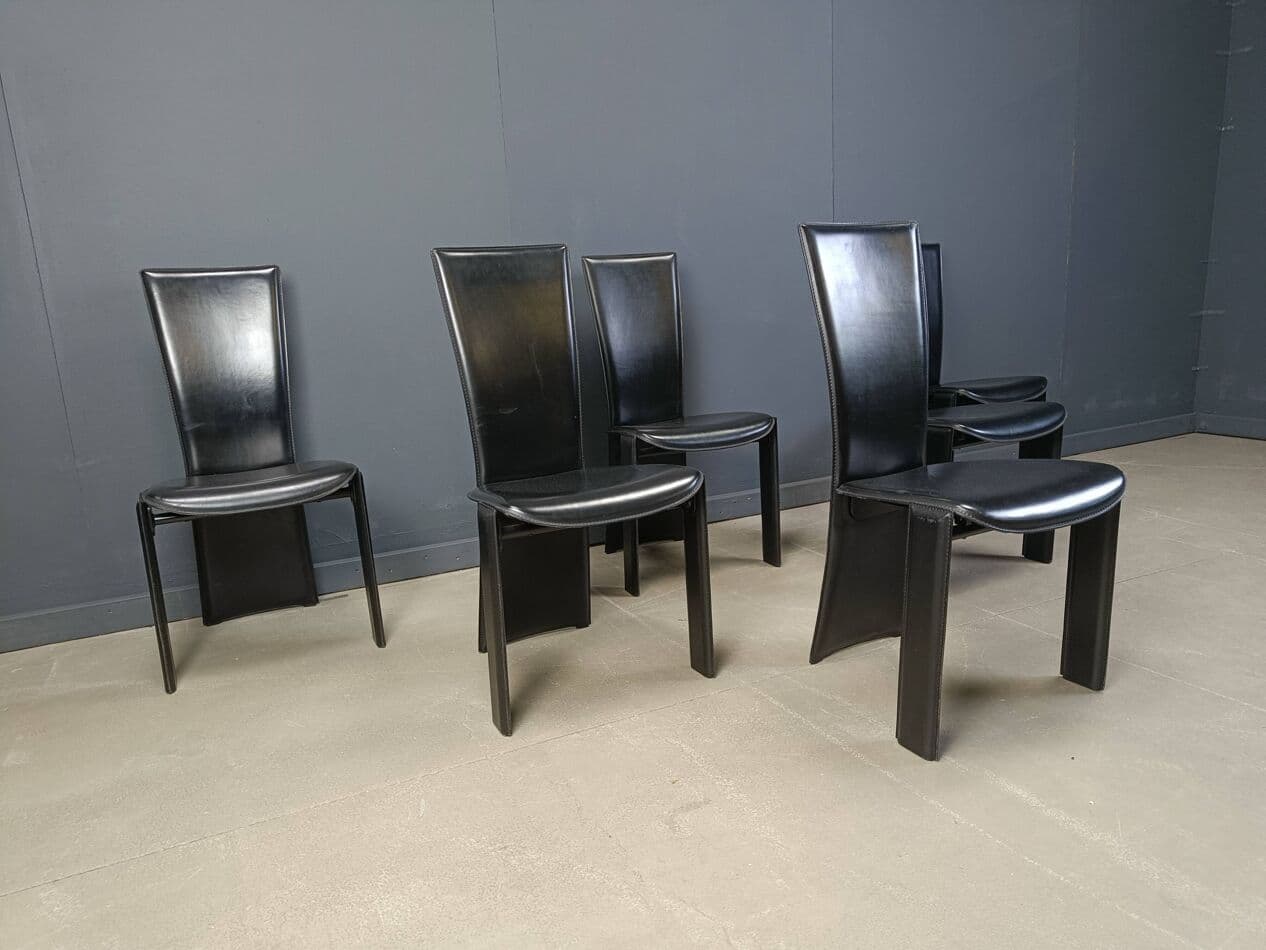 Komplet sześciu krzeseł jadalnianych, skóra czarna, proj. P. Costantini, Włochy, lata 80. - 264578