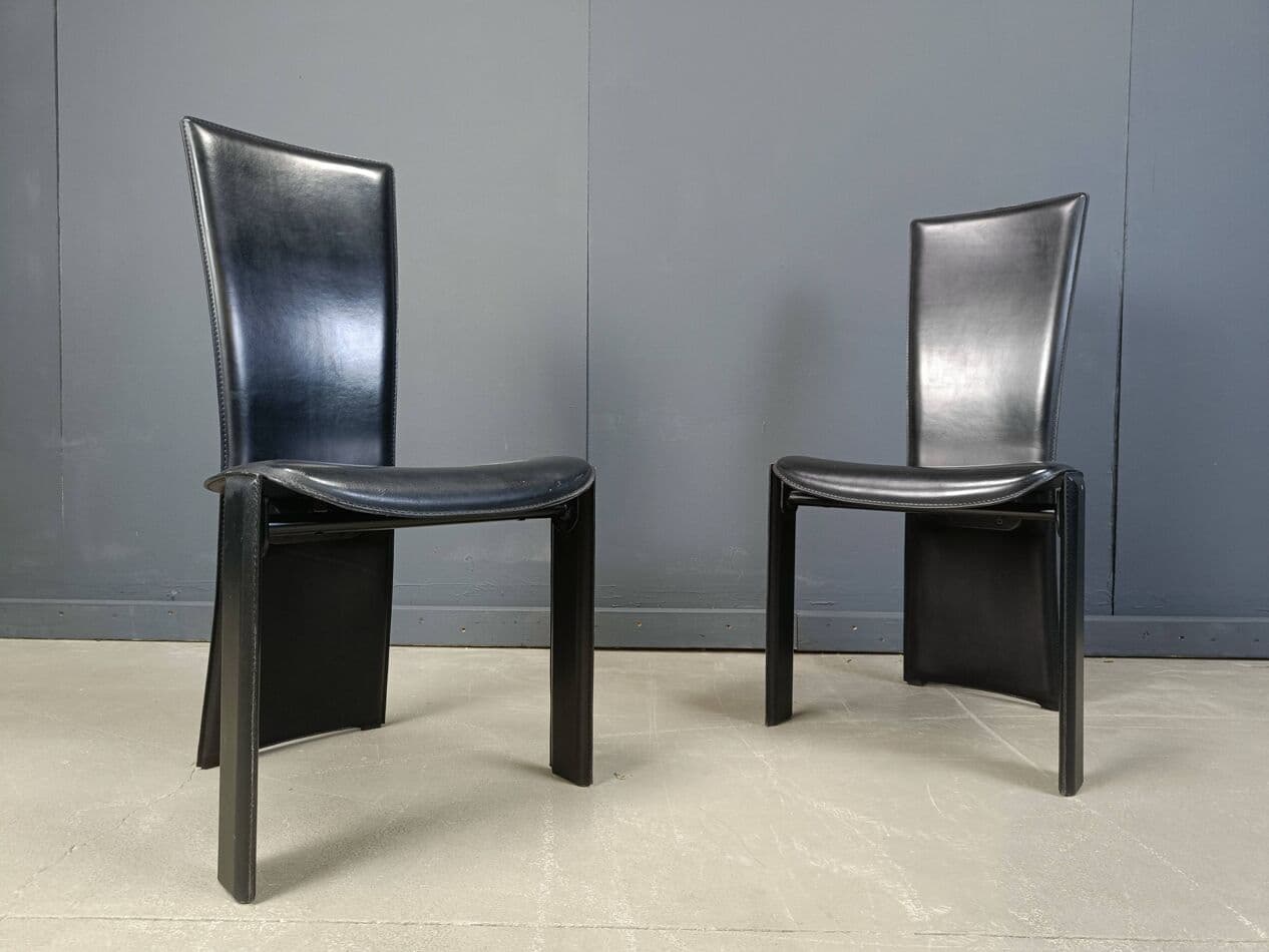 Komplet sześciu krzeseł jadalnianych, skóra czarna, proj. P. Costantini, Włochy, lata 80. - 264574