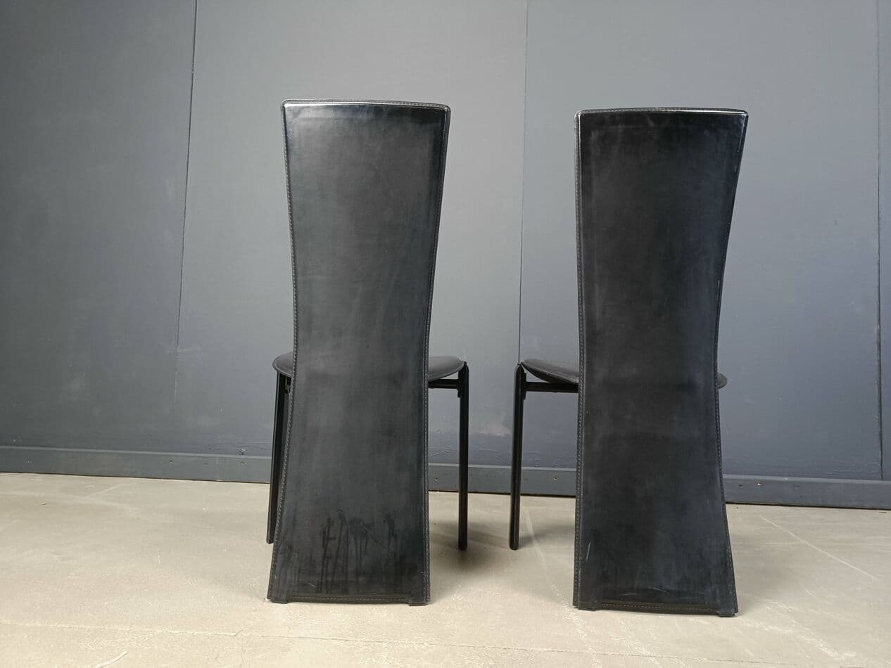 Komplet sześciu krzeseł jadalnianych, skóra czarna, proj. P. Costantini, Włochy, lata 80. - 264568