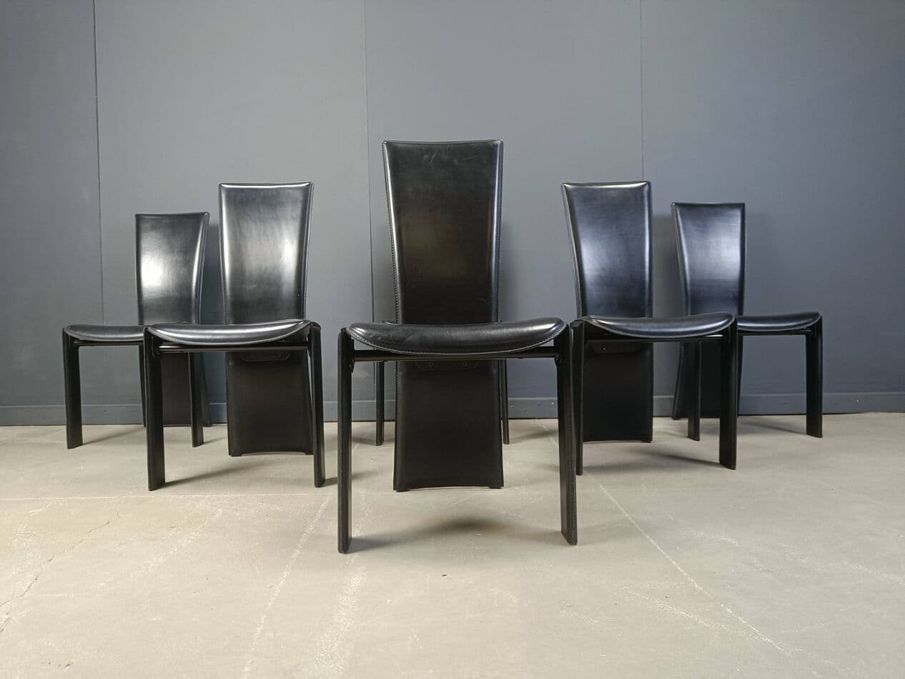 Komplet sześciu krzeseł jadalnianych, skóra czarna, proj. P. Costantini, Włochy, lata 80. - 264570