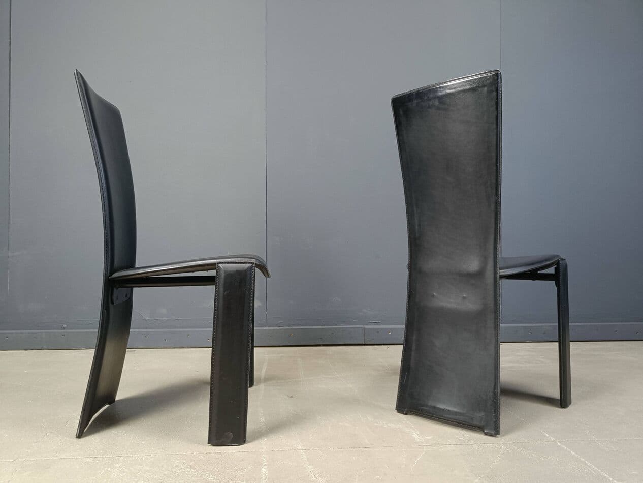 Komplet sześciu krzeseł jadalnianych, skóra czarna, proj. P. Costantini, Włochy, lata 80. - 264573