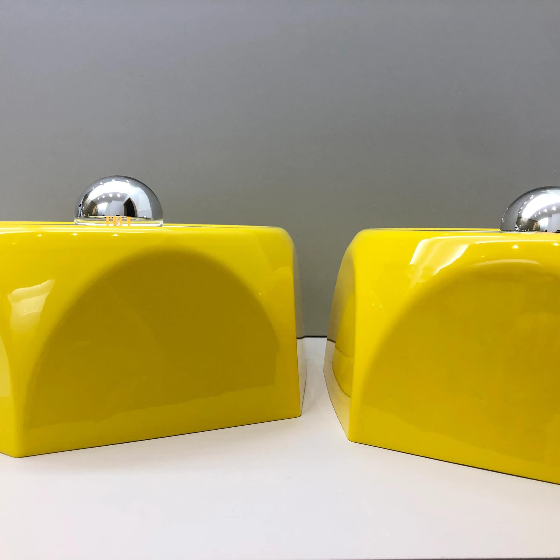 Para kinkietów, żółty plastik, metal chromowany, Kinkeldey Leuchten, Niemcy, lata 80. - 20087